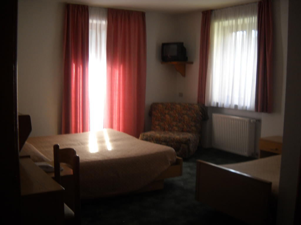 B&B Chiara- アッレゲ 部屋 写真