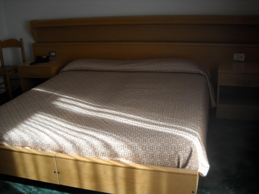 B&B Chiara- アッレゲ 部屋 写真
